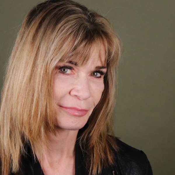 Vanessa Hollingshead Headshot