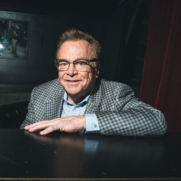 Tom Arnold Headshot