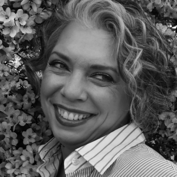 Elise Davis Headshot