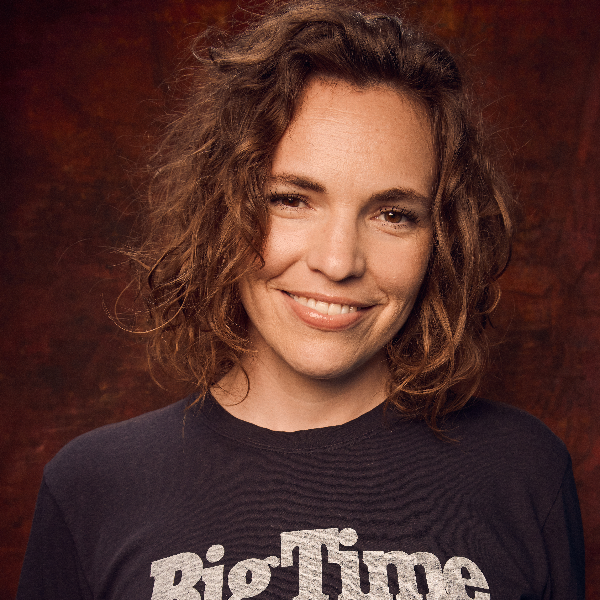 Beth Stelling Headshot