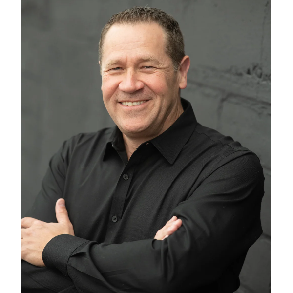 BRETT HOLLIS Headshot