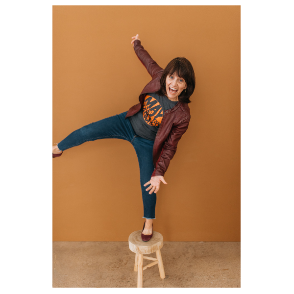 Leslie Mitchell  Headshot