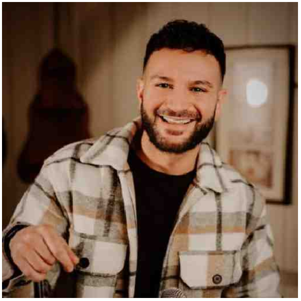 Anthony Robustiano Headshot