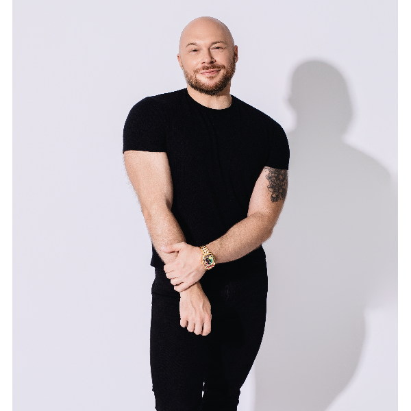 Travis Holp Headshot