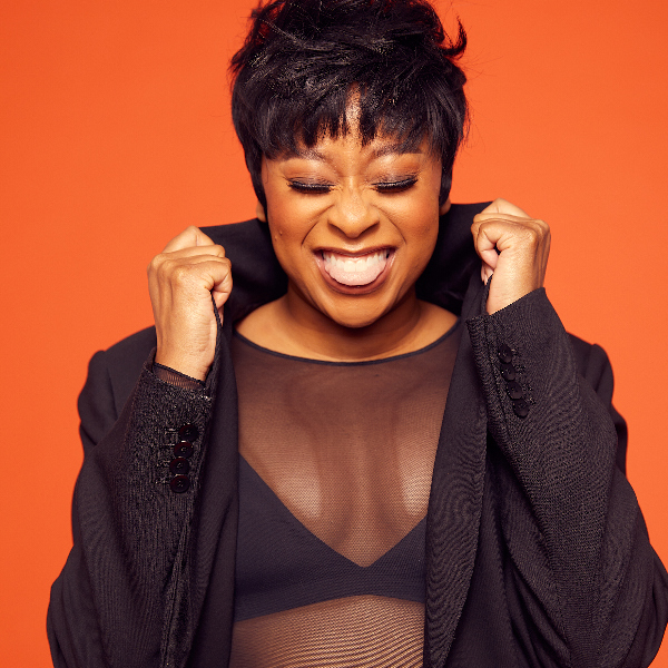 PHOEBE ROBINSON Headshot