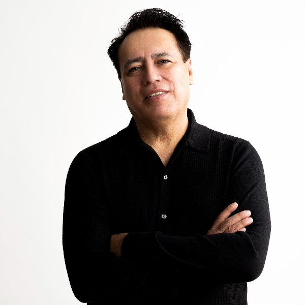 Willie Barcena Headshot