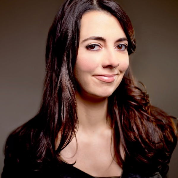 Carmen Lynch Headshot