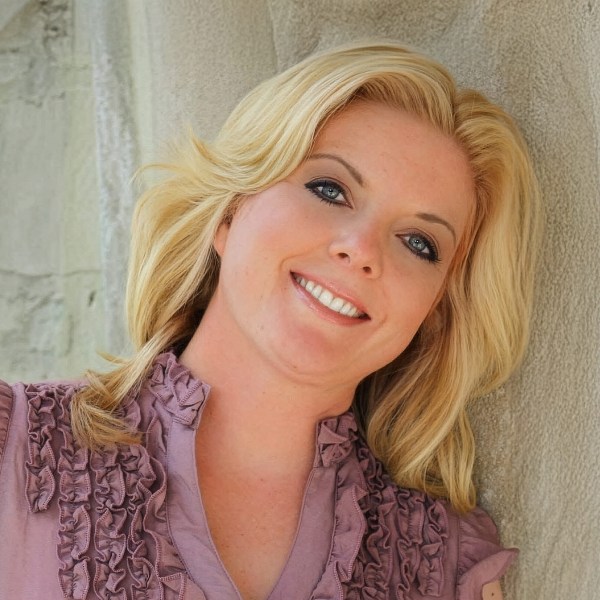 Maria Walsh Headshot