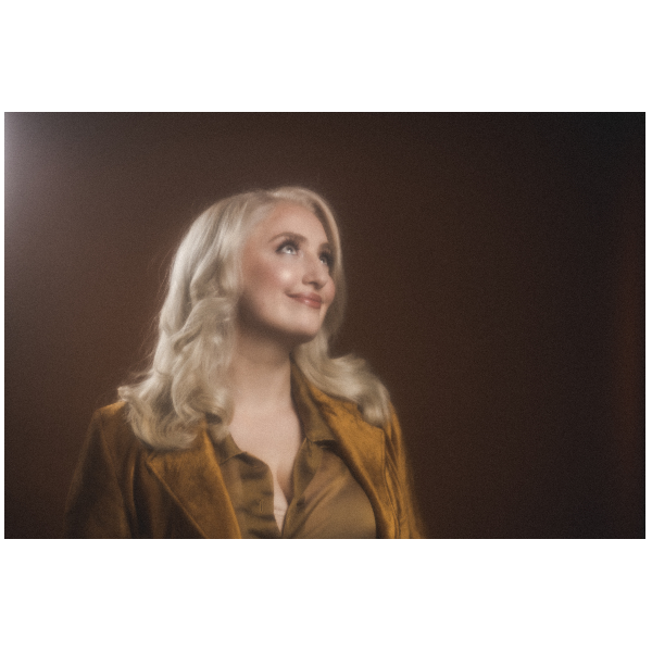 Sophie Buddle Headshot