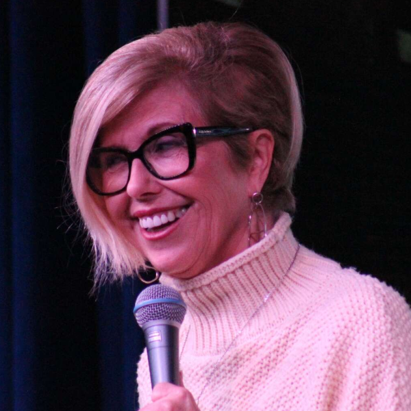 Mary Becquet Headshot