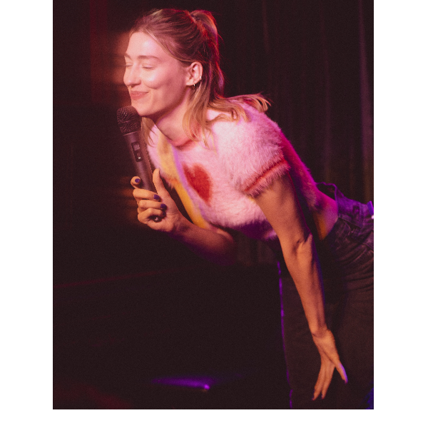 Caroline Baniewicz  Headshot