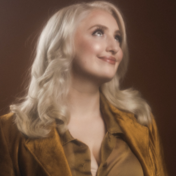 SOPHIE BUDDLE Headshot