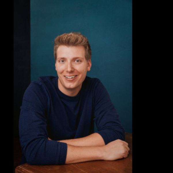 CHRIS BARNES Headshot