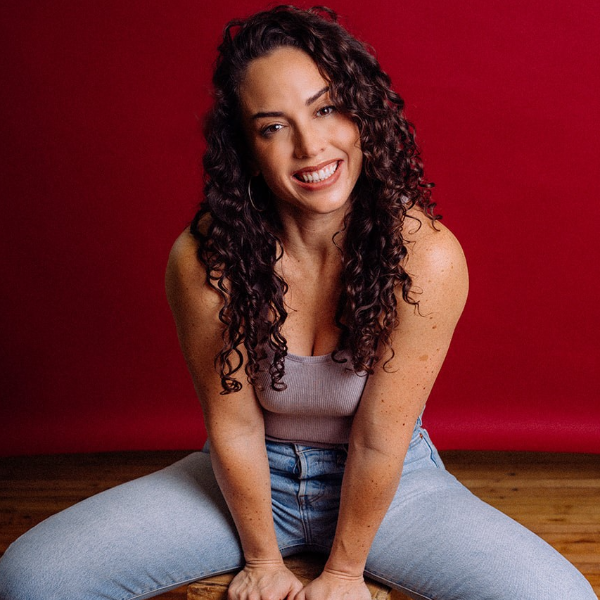 Caitlin Peluffo Headshot
