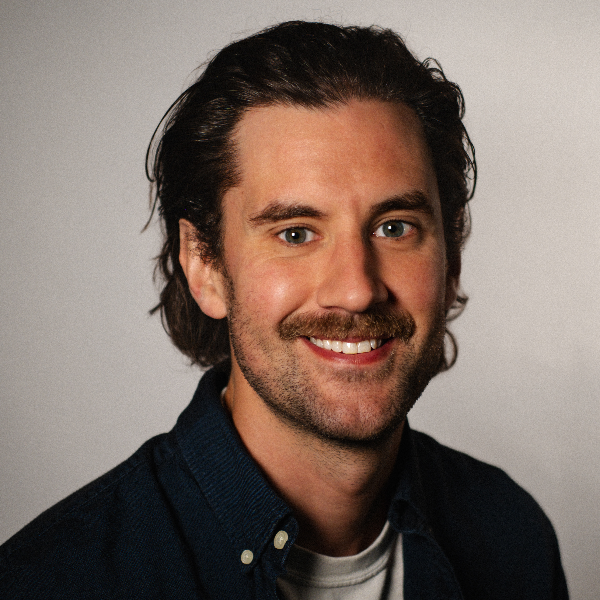 Ian Molnar Headshot