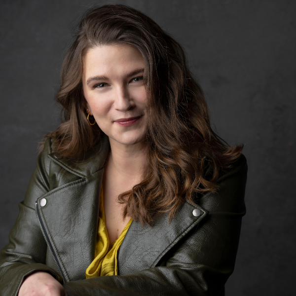 Laura Peek Headshot
