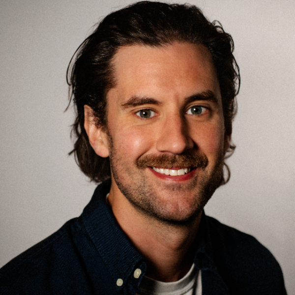 Ian Molnar Headshot